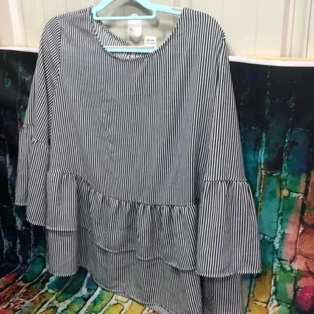 Time and tru plus size top/blouse XXL‎ navy and white